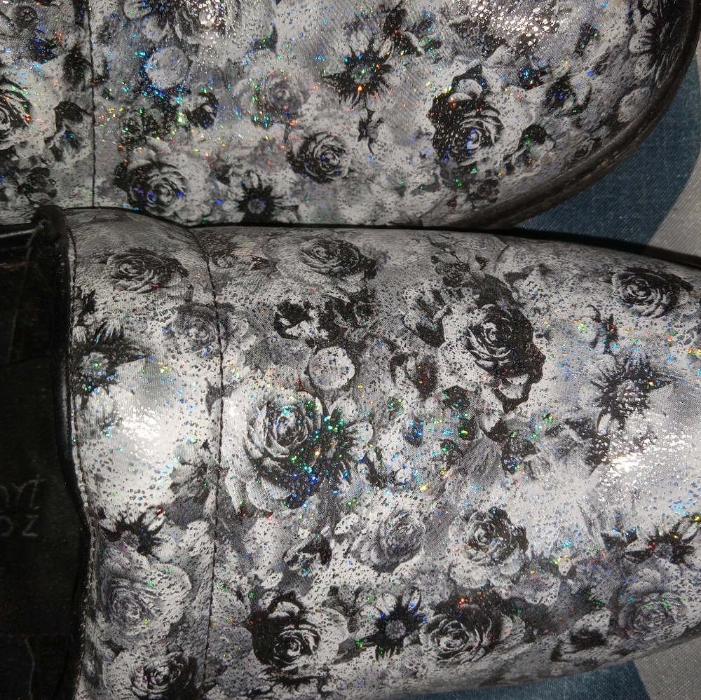 Nurse Clogs - Picture 2 of 2